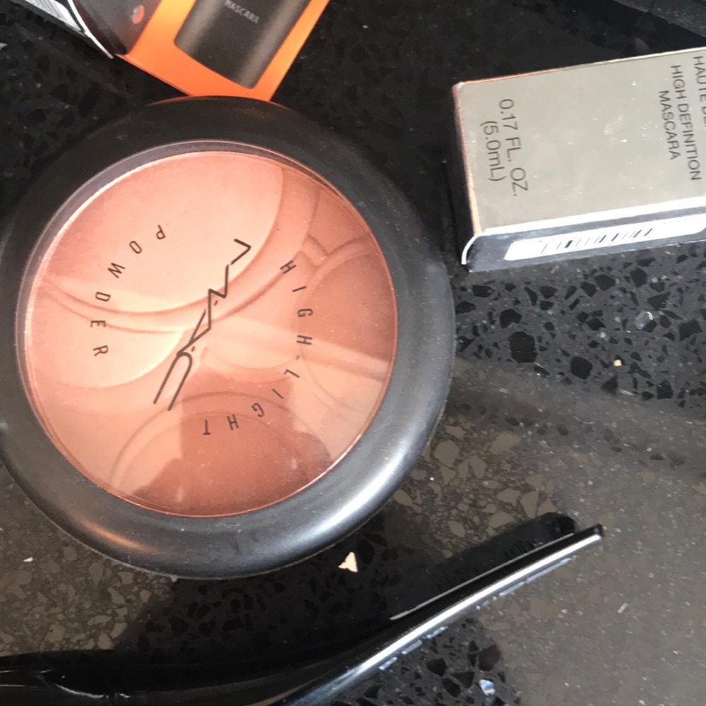 Make-Up Bundle - Picture 7 of 8